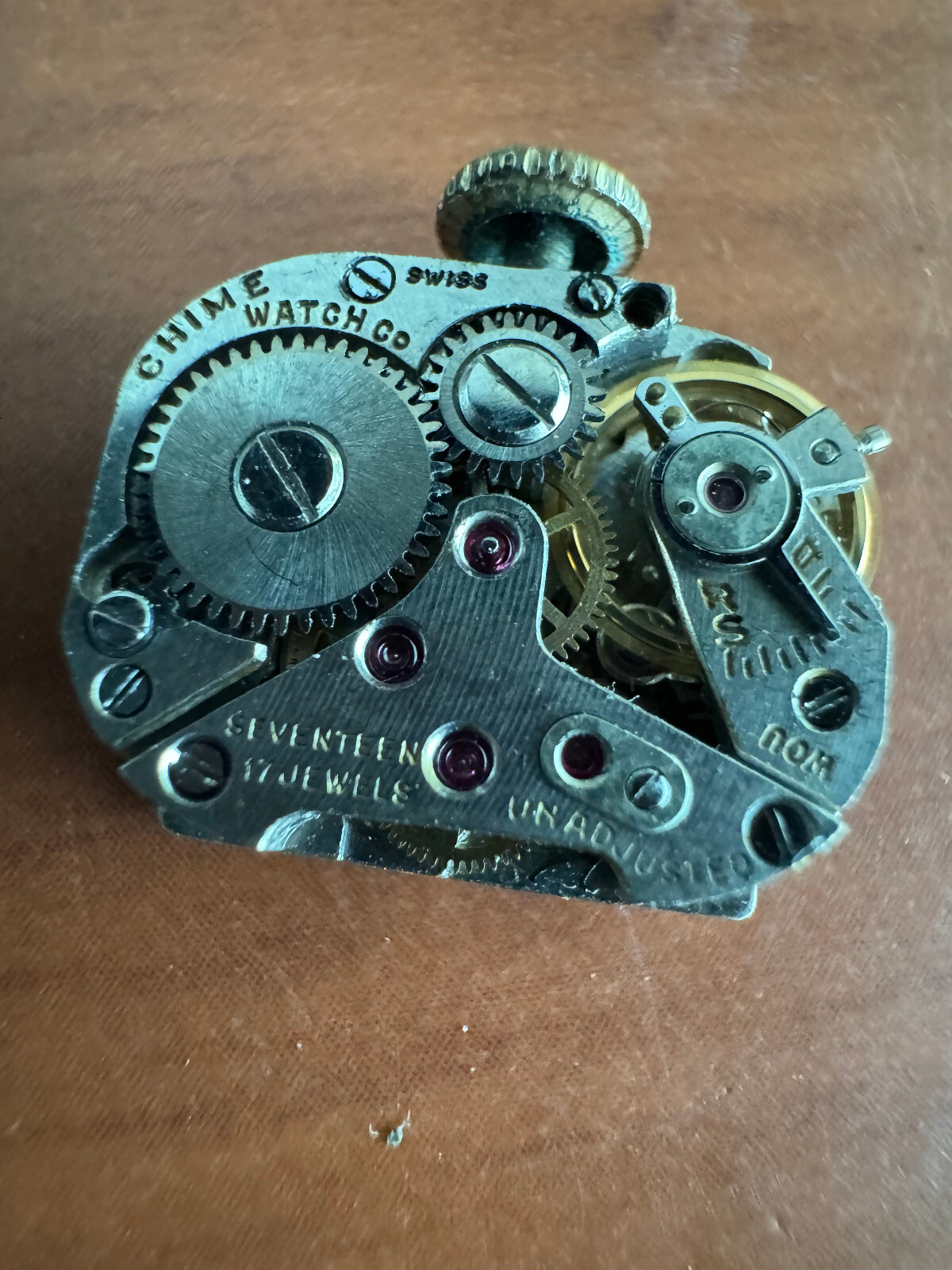 VINTAGE LADIES 15.70 X 12.25 MM SWISS CHIME WRIST WATCH MOVEMENT KEEPING TIME