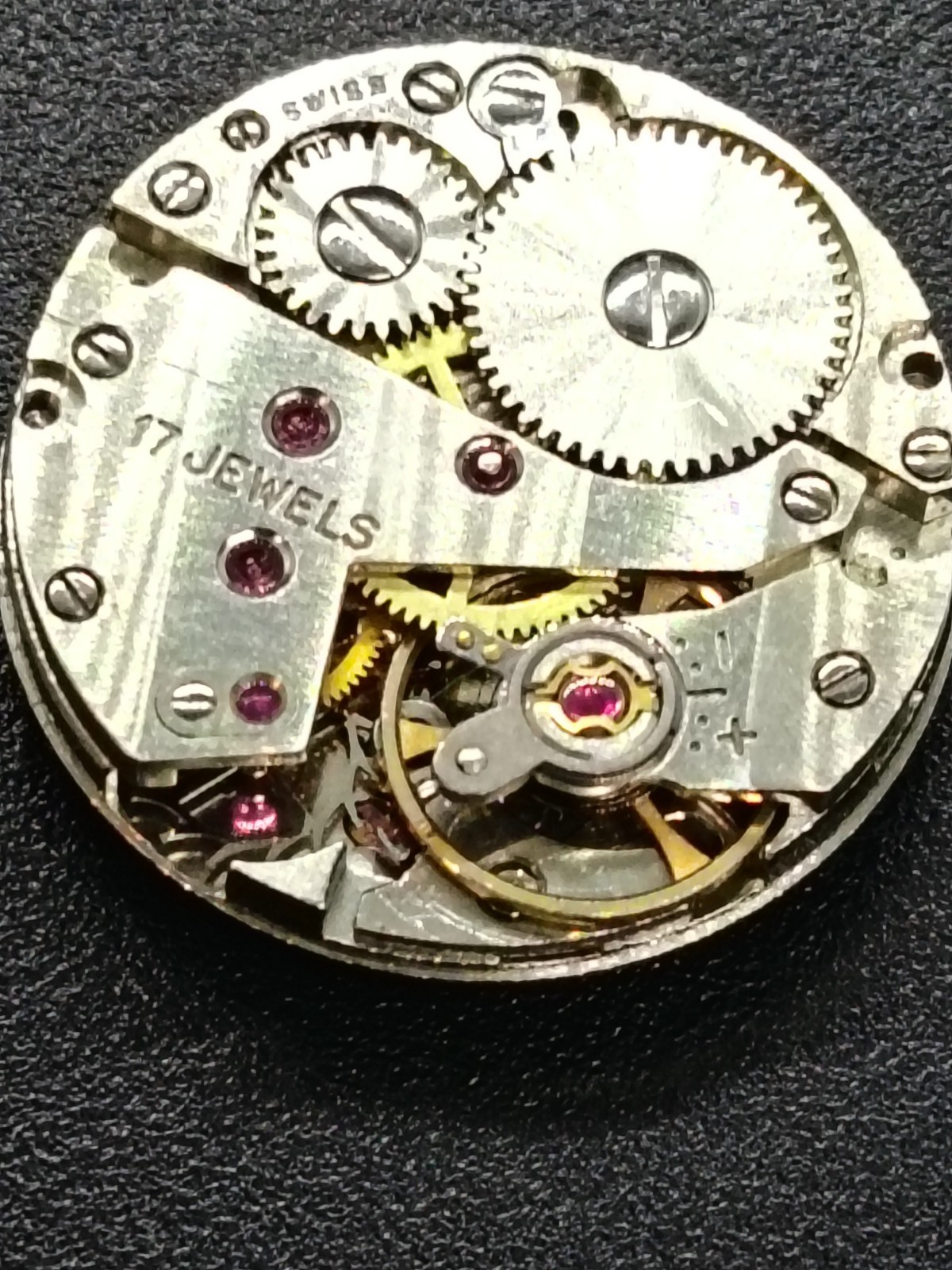 VINTAGE GARRARD GENTS 17 JEWELS WRISTWATCH MOVEMENT.