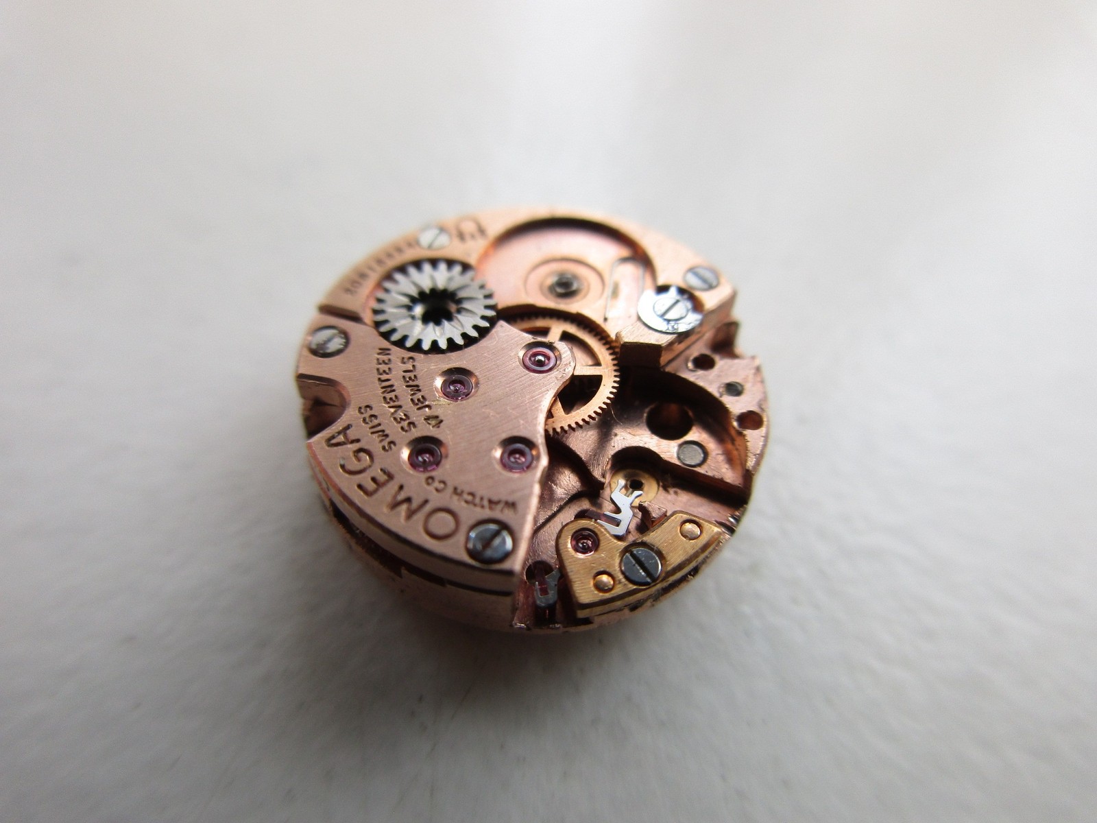 Omega cal. 640 Swiss backwind watch movement – parts missing