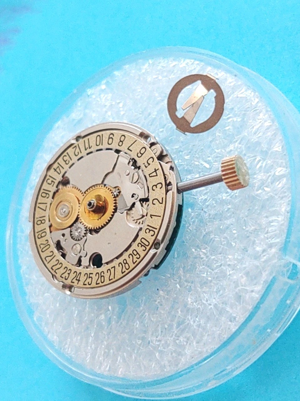 ETA 956.114 Date @6 Gucci NOS 7.75″‘ Movement. Sets, Runs, Keeping Time 24 Hours