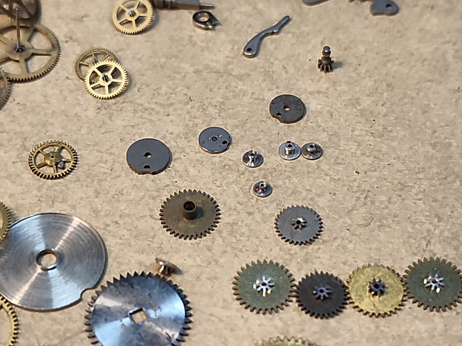 Lot Of Mixed Pocket Watch/Wristwatch Loose Parts-Train Wheels, Hr Wheels, 120+