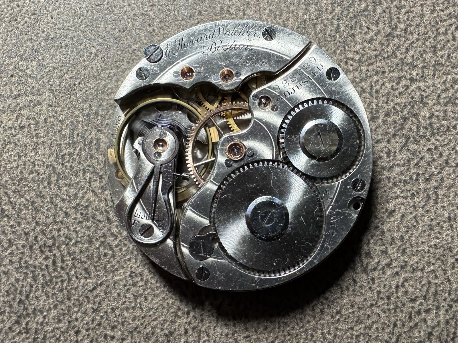 1907 HOWARD 16S 17J SERIES 3 ADJ TO 3 POS POCKET WATCH MOVEMENT & DIAL runs