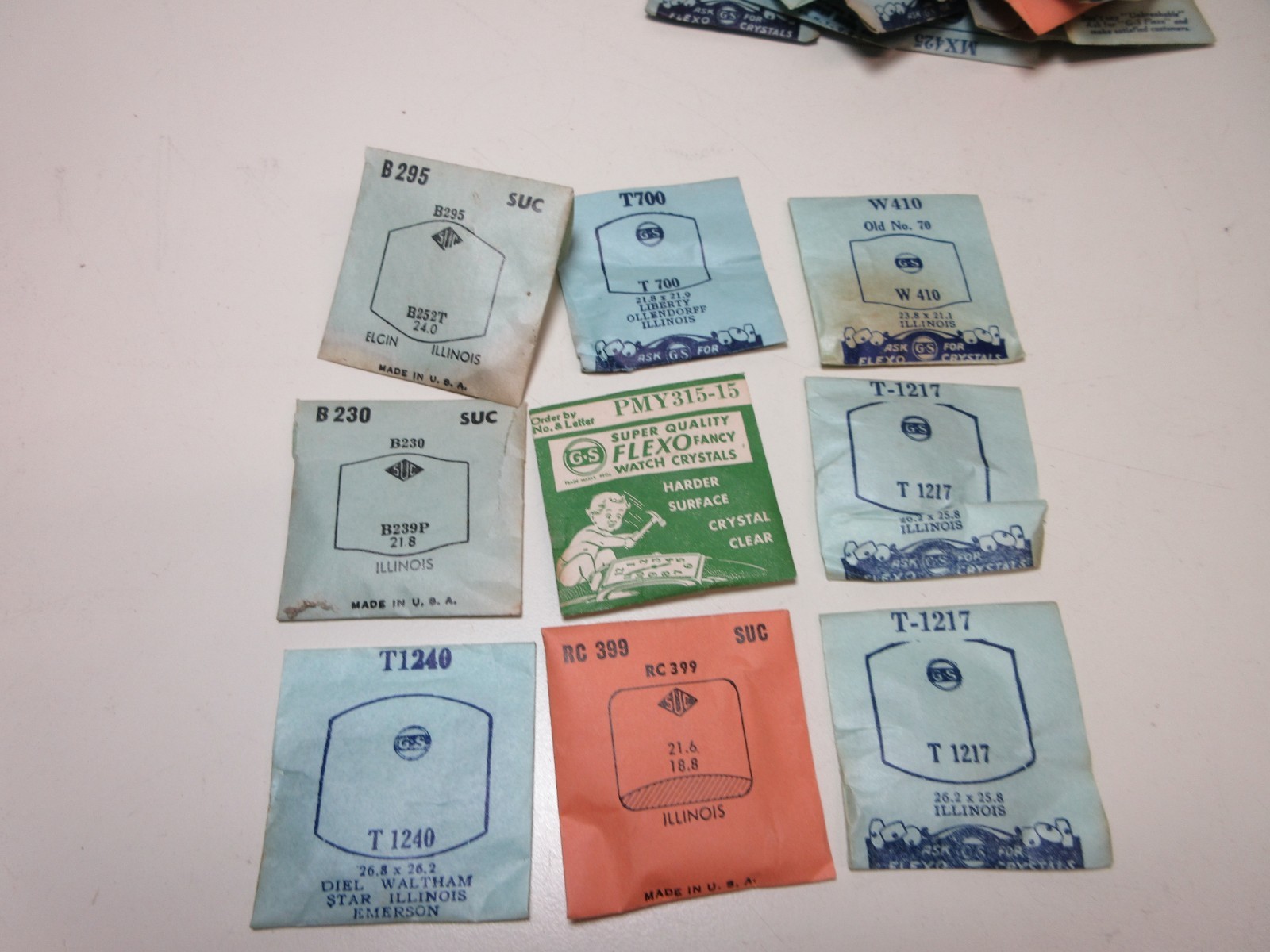 LOT OF G.S SUC MENS ILLINOIS WATCH CRYSTALS ASSORTED NEW OLD STOCK FLEXO #213