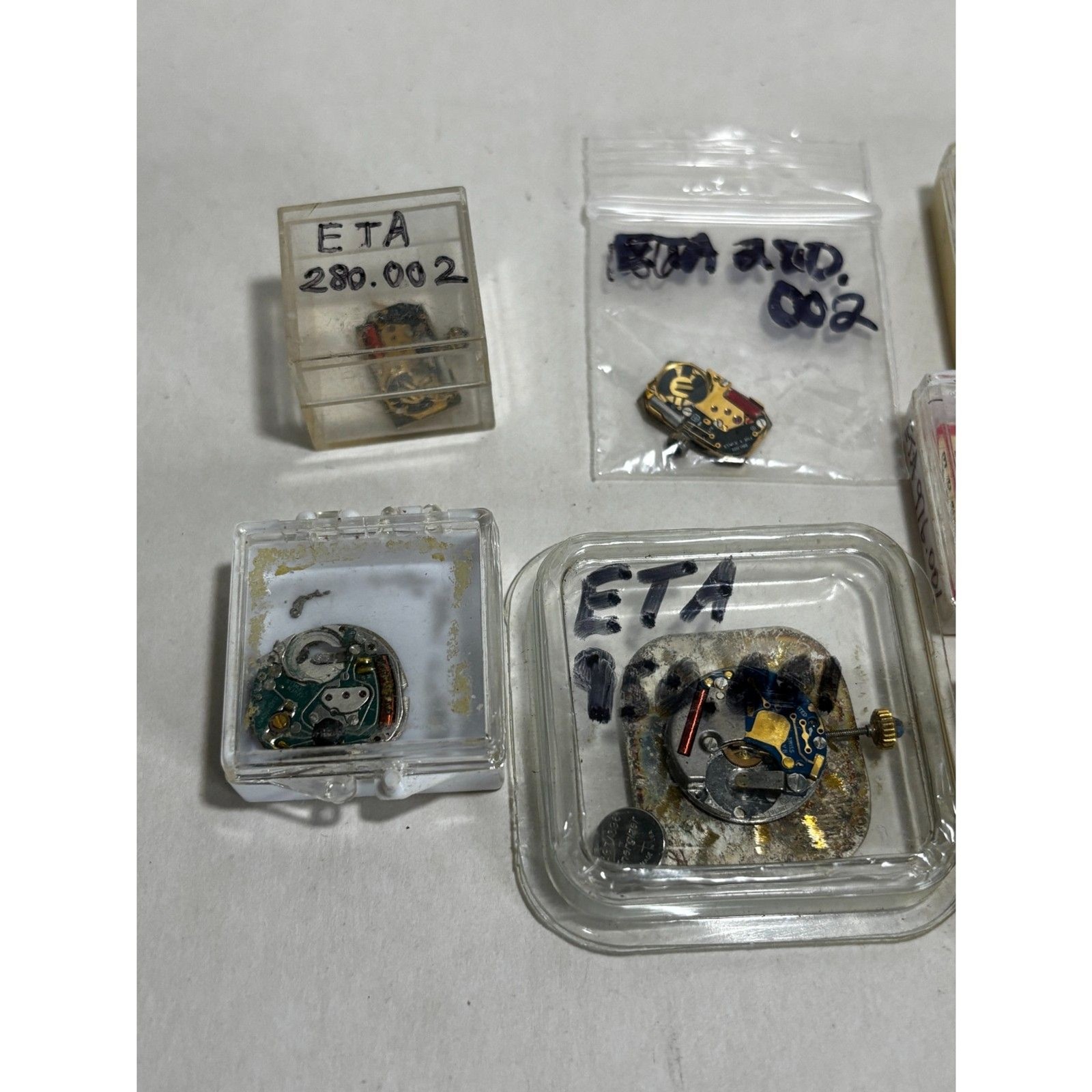 Lot of ETA, Ebauche, Omega, Miyota quartz watch movements, for parts/repair
