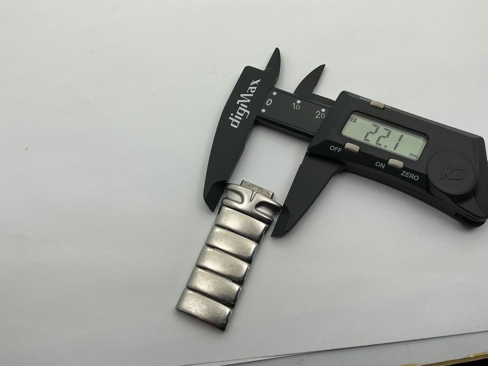 Men’s Seiko 5J22-0A50 or 5J22-0A20 Stainless Steel Partial Band