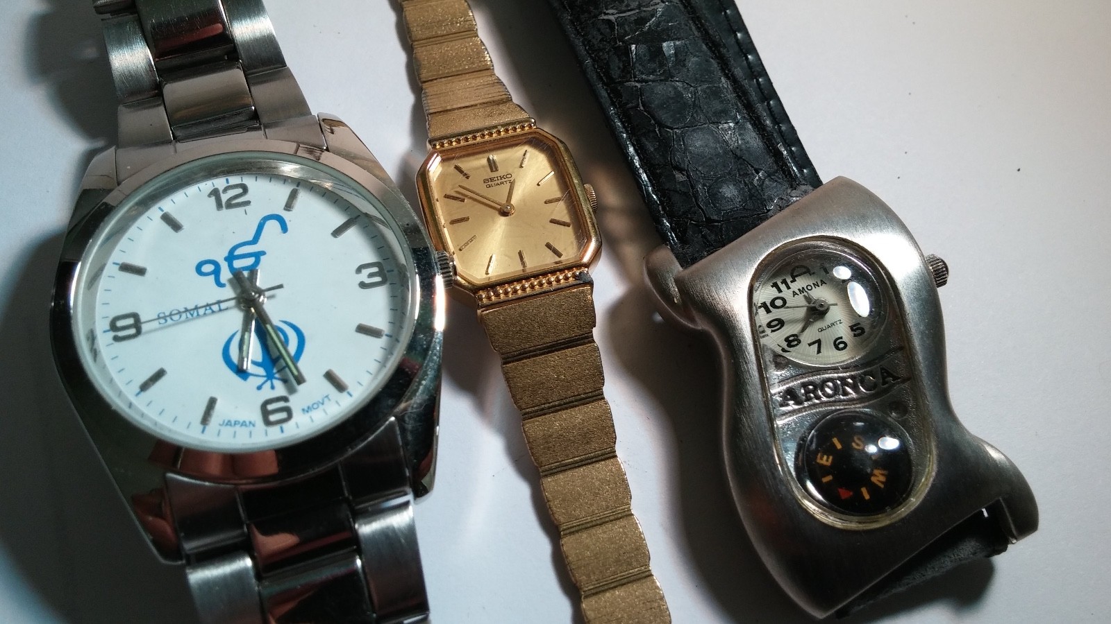 LOT of Watches, 2 bracelts for resale: Citizen, Seiko, Lorus-Mickey Mouse, Men’s