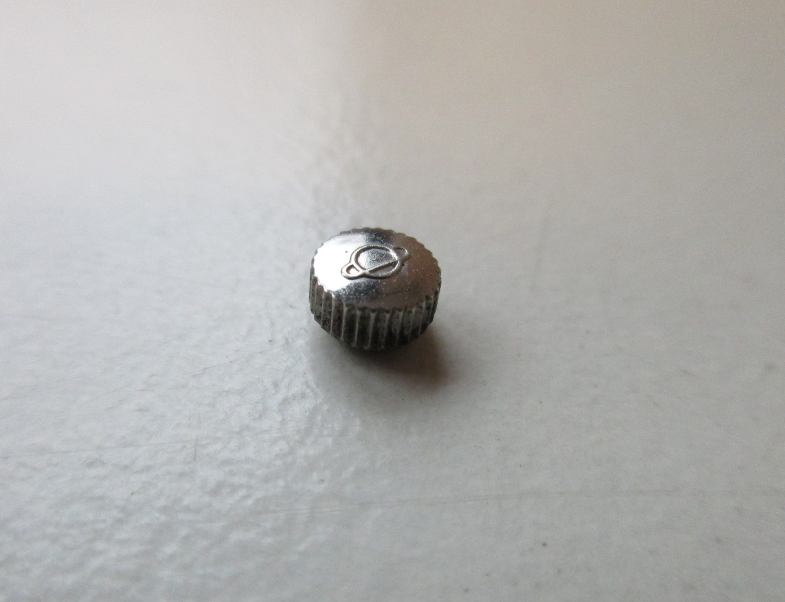 Enicar Swiss S/S watch crown ø 4.2 mm H 2.5 / 2.8 mm, stem thread 0.9 mm NOS
