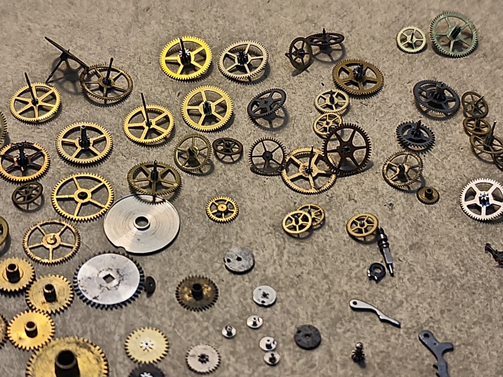 Lot Of Mixed Pocket Watch/Wristwatch Loose Parts-Train Wheels, Hr Wheels, 120+