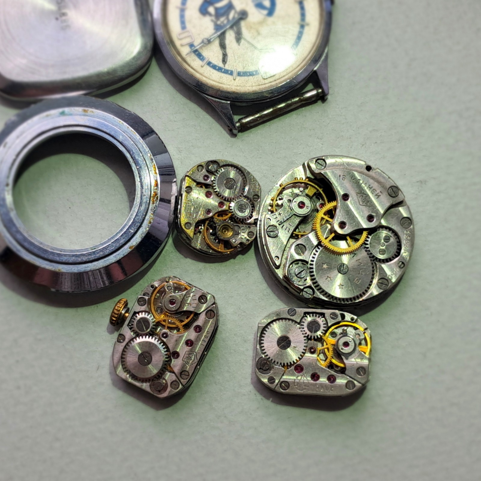 Vintage Soviet Watch Parts Lot 190g Cases Dials Movements Zarya Raketa Chaika