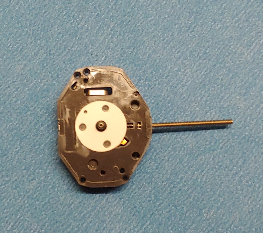 S 11 O PC21J-H=4.15 Quartz Movement. NOS. Sets, Runs, Keeps Time 24 Hrs.