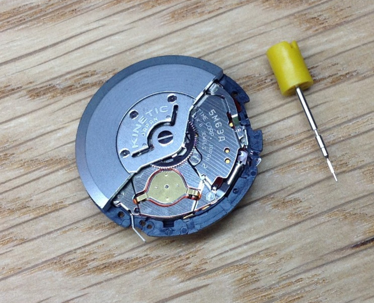 Seiko 5M63A KINETIC Watch Movement – Used – WORKING – Black & White date