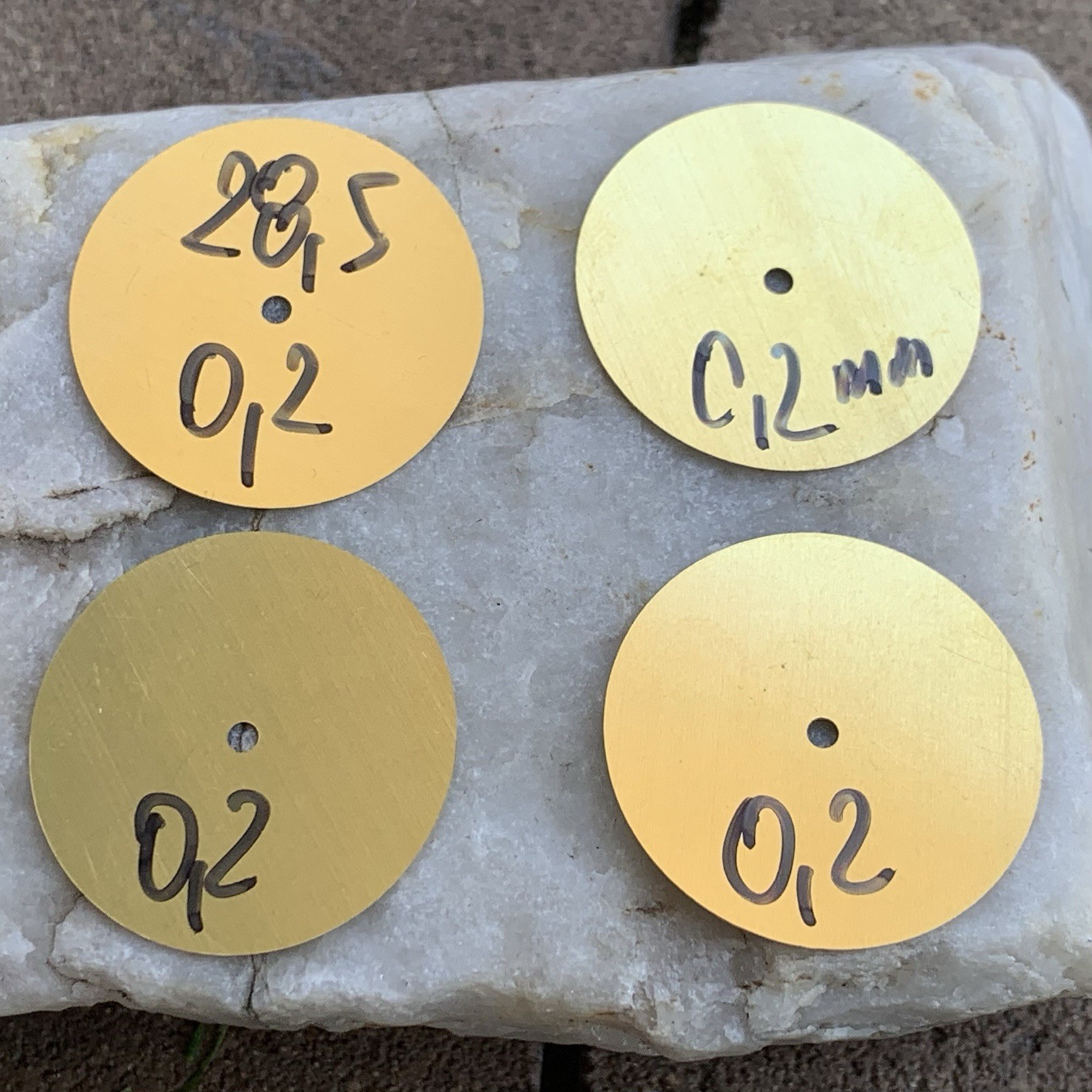 Blank dials / watch dials – yellow brass Ø 28,5 mm / thickness 0,2 mm .