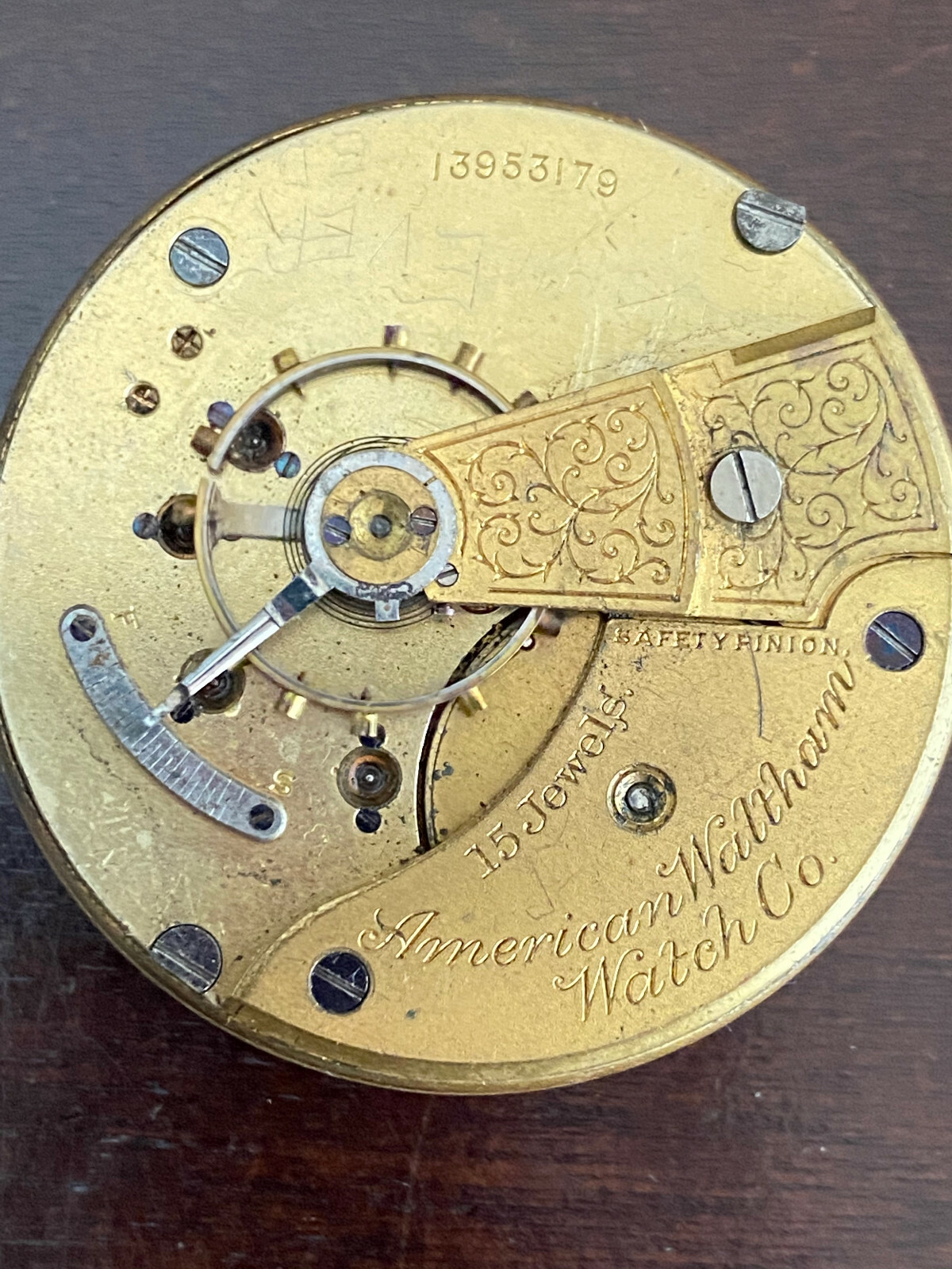 VINTAGE 18S WALTHAM POCKET WATCH MOVEMENT, GR. 81 , KEEPING TIME, YEAR 1904