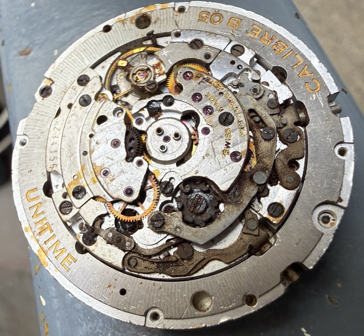 Orig Breitling b05 chronograph Movement INCOMPLETE NON WORKING FOR PARTS DAMAGED