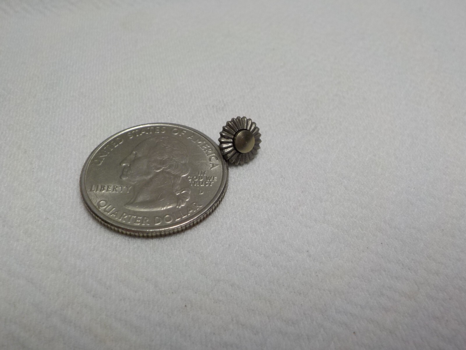 VINTAGE 8.2 MM SILVER POCKET WATCH CROWN WATCHMAKERS REPLACEMENT PART #17