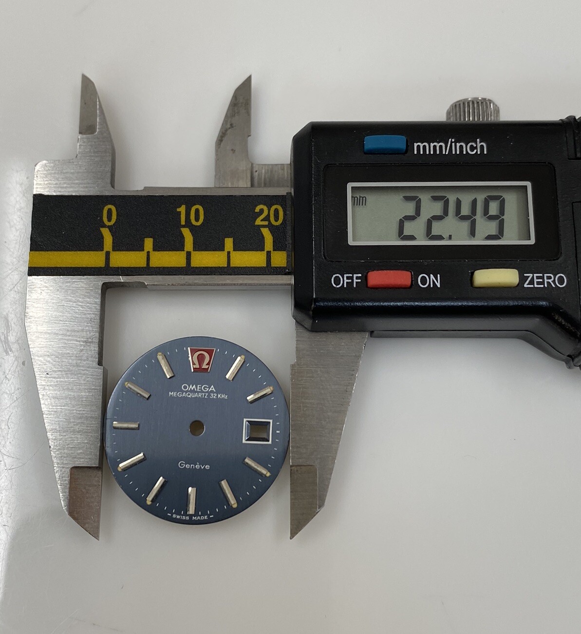 Original Omega Geneve Megaquartz Caliber 1360 Navy Blue Date @3 22.5mm Dial