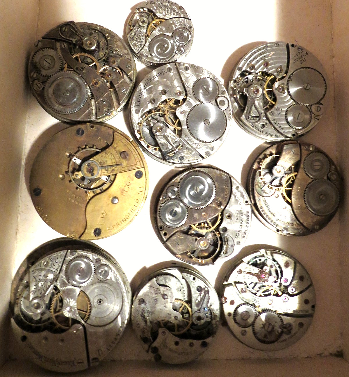 ANTIQUE LOT 10 DIFFERENT NAMES & SIZES POCKET WATCH MOVEMENT SELLING AS IS PARTS