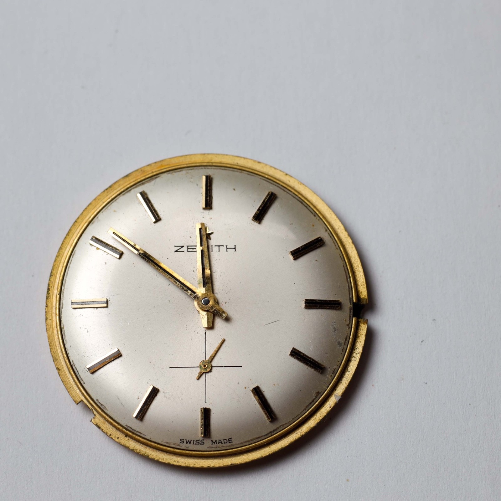 Zenith 2541 MOVEMENT with dial and hands for parts or parts