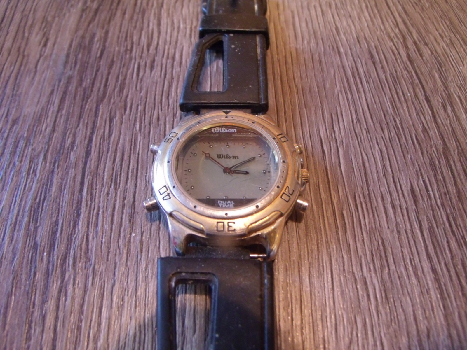 COLLECTIBLE WILSON DUAL TIME MEN’S WRISTWATCH FOR PARTS OR REPAIR