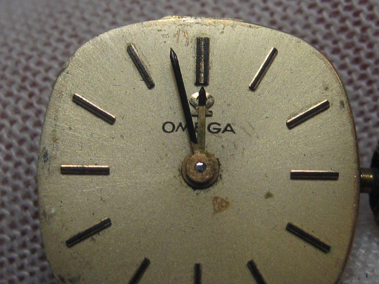 OMEGA Watch Movement. 6 Jewel, Quartz, Swiss Dial, Hands, Crown. Un-tested.