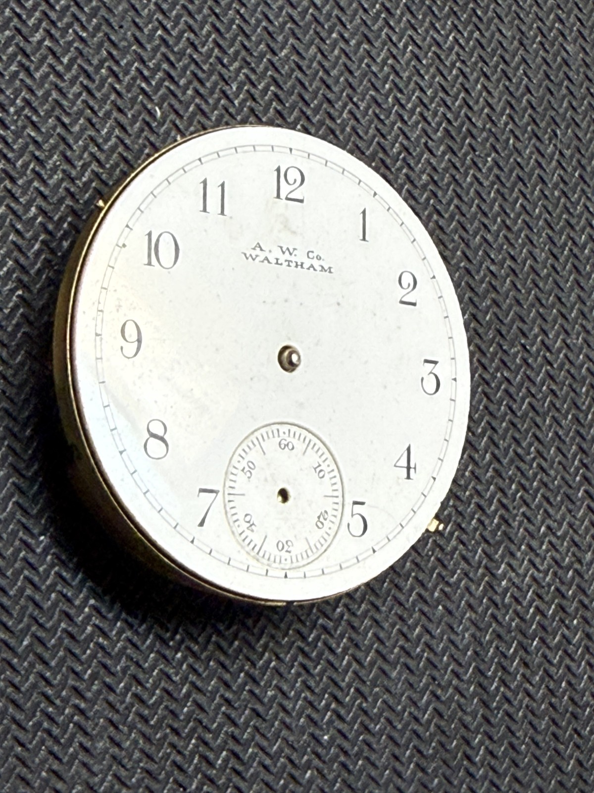 American Watch Co Waltham: size 6 – Good dial, broken staff, good dial