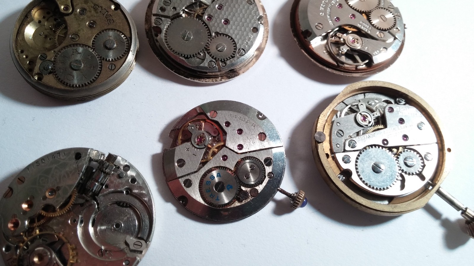 1 LOT of 9 Movements: Waltham France Young’s w/Dial crown, Belforte Q 17 Jewels,