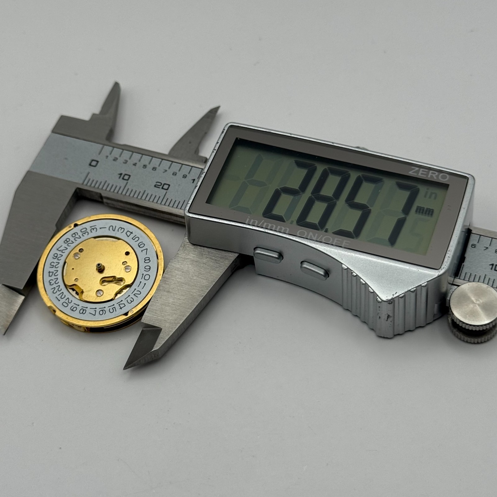 Ronda 5040.D Watch Movement Quartz Date 13 Jewels Swiss R9 Parts Repair 28.5mm