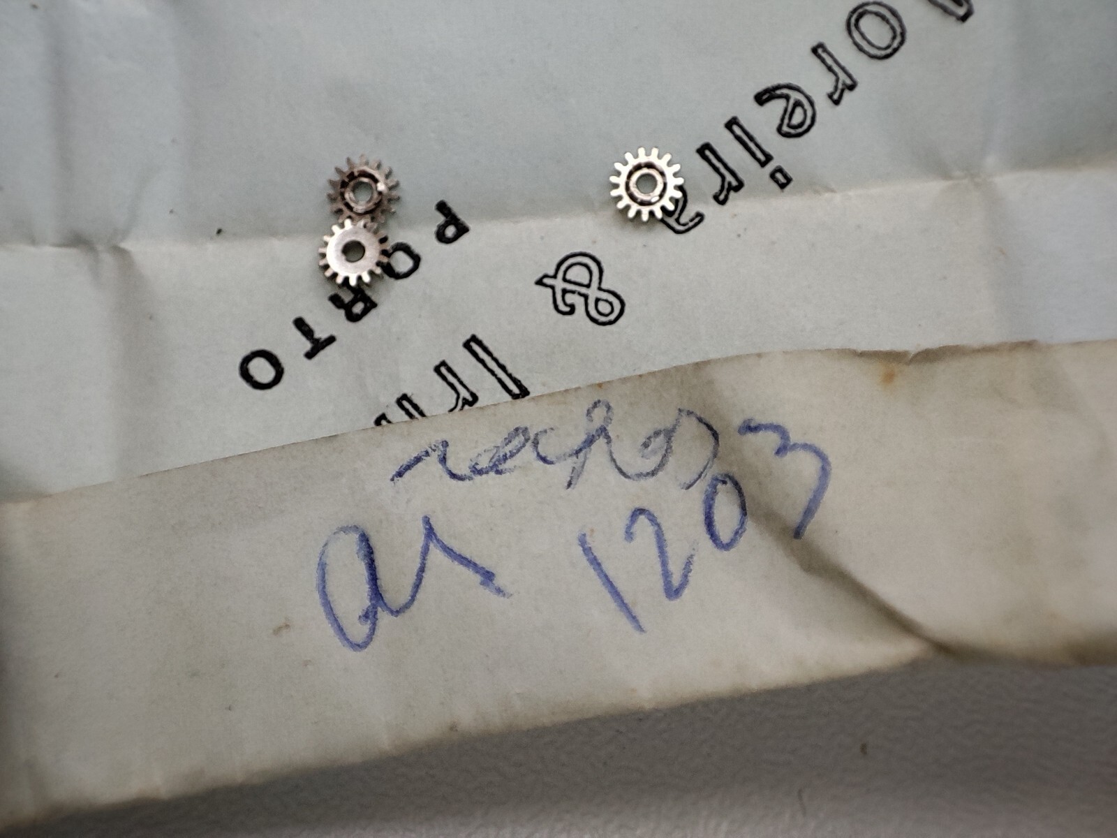 mix watch parts 132, 2768, ut 6310, as1203, catting 66, st 69, 25 others (rust)