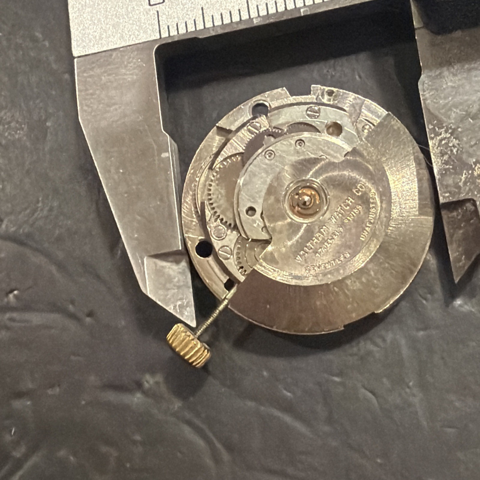 AG12 VINTAGE MEN’S WALTHAM AUTOMATIC WRIST WATCH MOVEMENT UNTESTED SOLD AS IS***