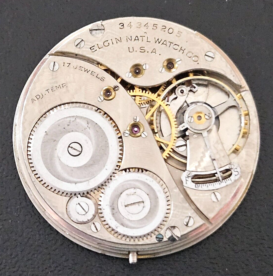 1933 ELGIN 495 OF 12s 17J WATCH MOVEMENT LOT.124