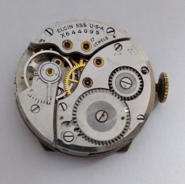 1941 Elgin 555 Movement 8/0 Size Complete With Case Back To Restore