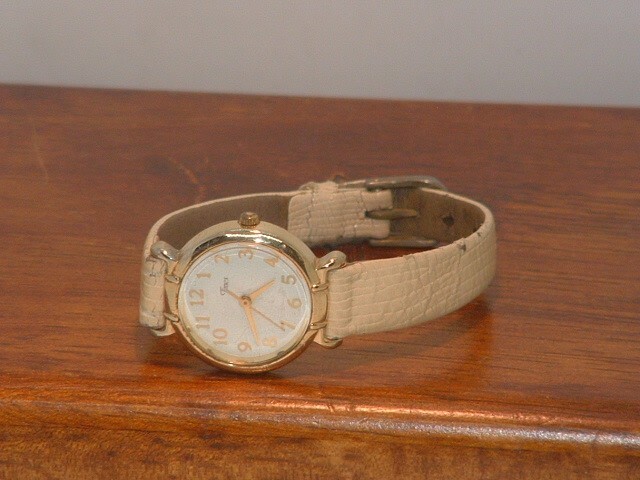 Pre-Owned Women’s Timex Casual Analog Watch (For Parts)