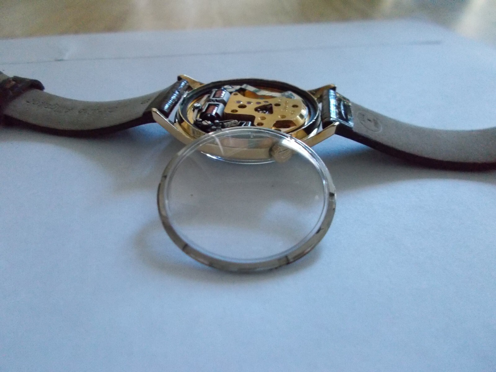 (1) ACCUTRON 218 CLEAR EXHIBITION CASE BACK W/ RING FREE Shipping and Handling