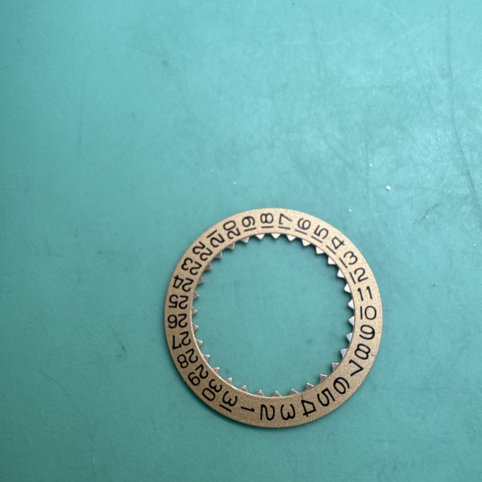 Omega 560/565 Date disk Black on gold