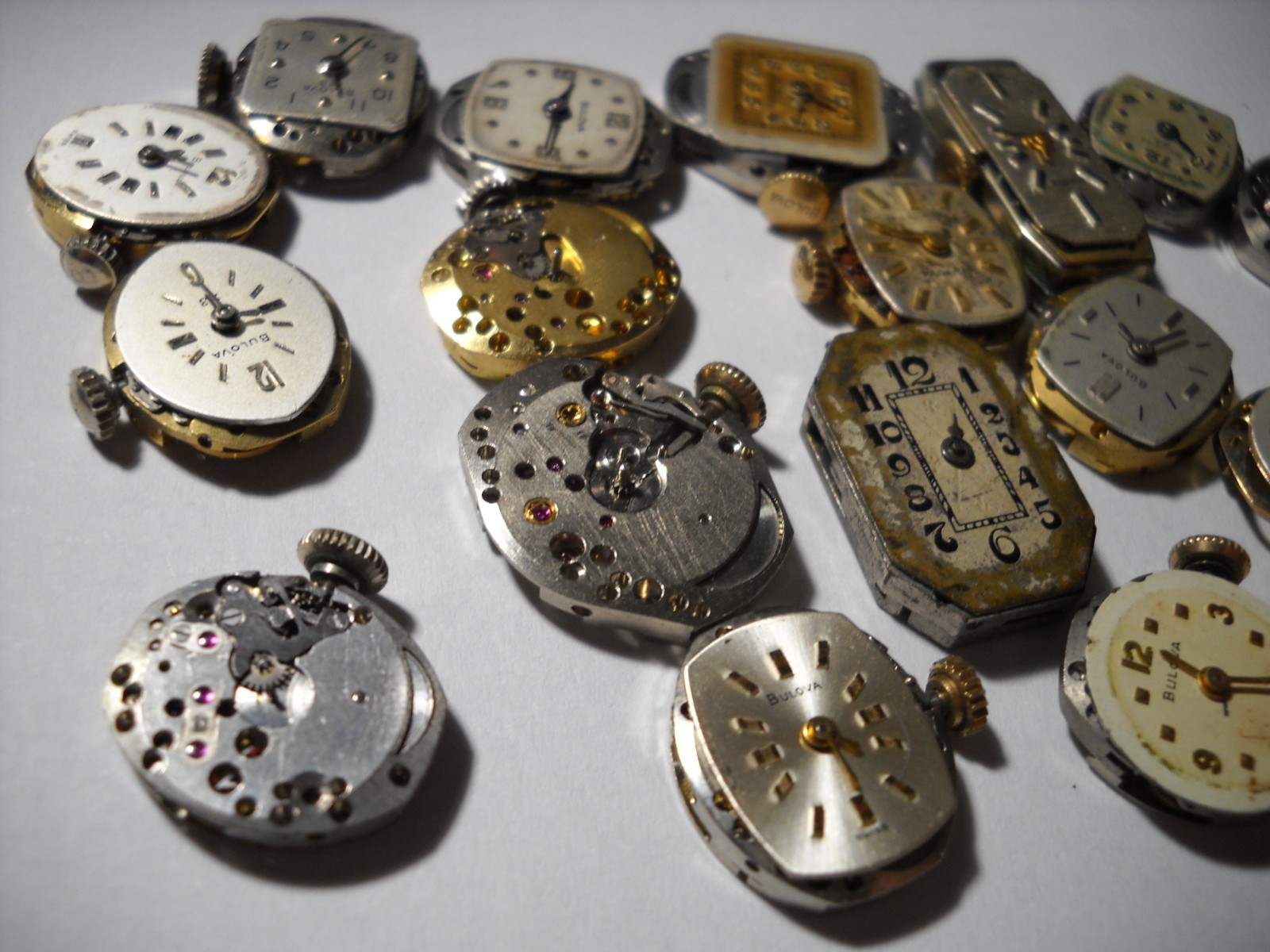 1154L Lot of 21 piece BULOVA movments 17-21-23 jewels some of it working