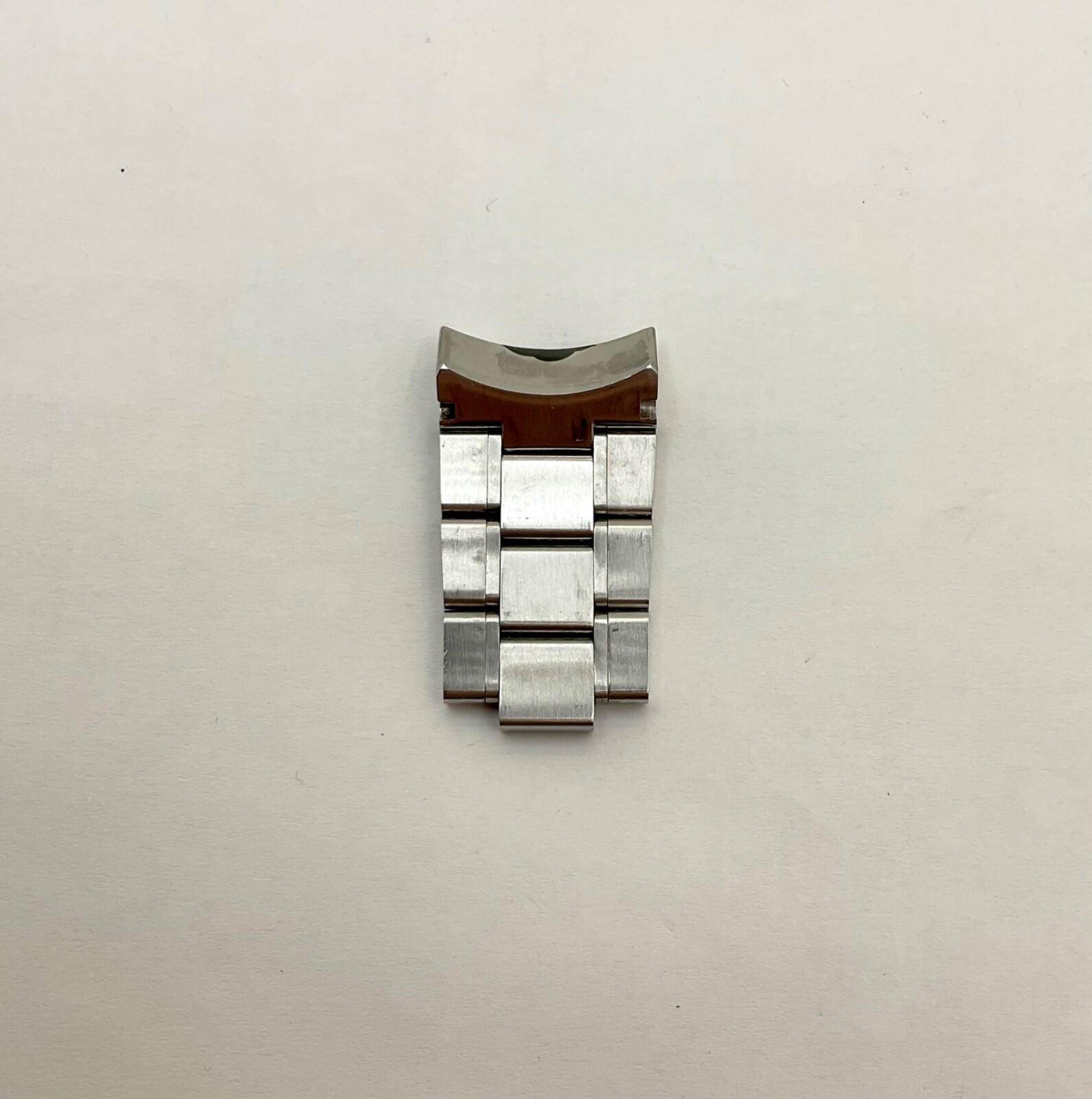 Bulova Model 98B180 Caseback C9601036 Two Tone Partial Band NON REMOVABLE LINKS