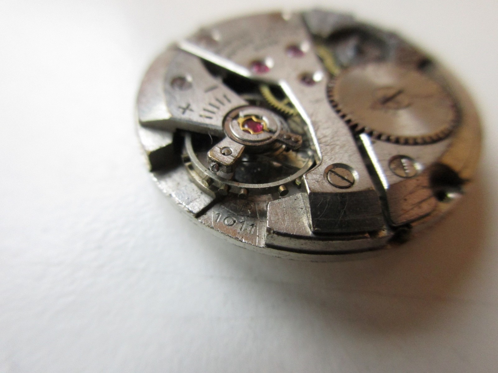 Enicar AR cal. 1011 Swiss vintage watch movement – balance moves – for parts