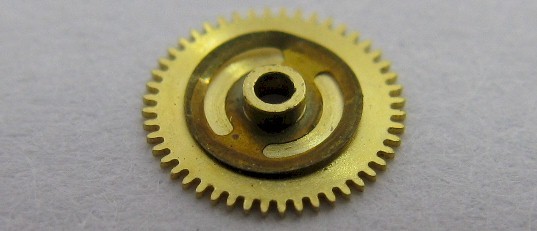 Universal Geneve 1-66, 2-66 minute wheel part #260 height 0.7 mm