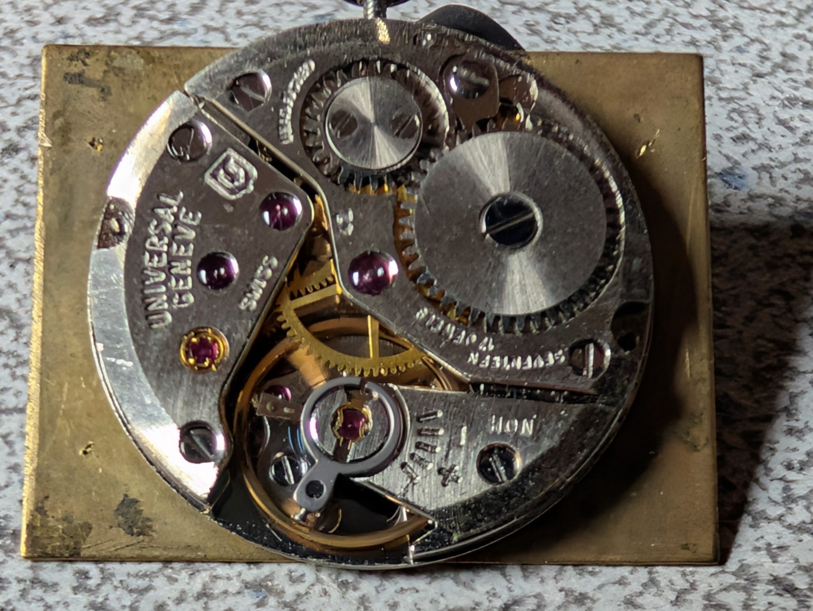 VNTG UNIVERSAL GENEVE CAL 42 MANUAL 17J WATCH MOVEMENT, DIAL & HANDS RUNS~PARTS