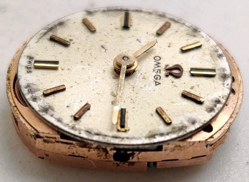 Vintage Omega Cal. 484 17 jewel watch movement runs For Repair