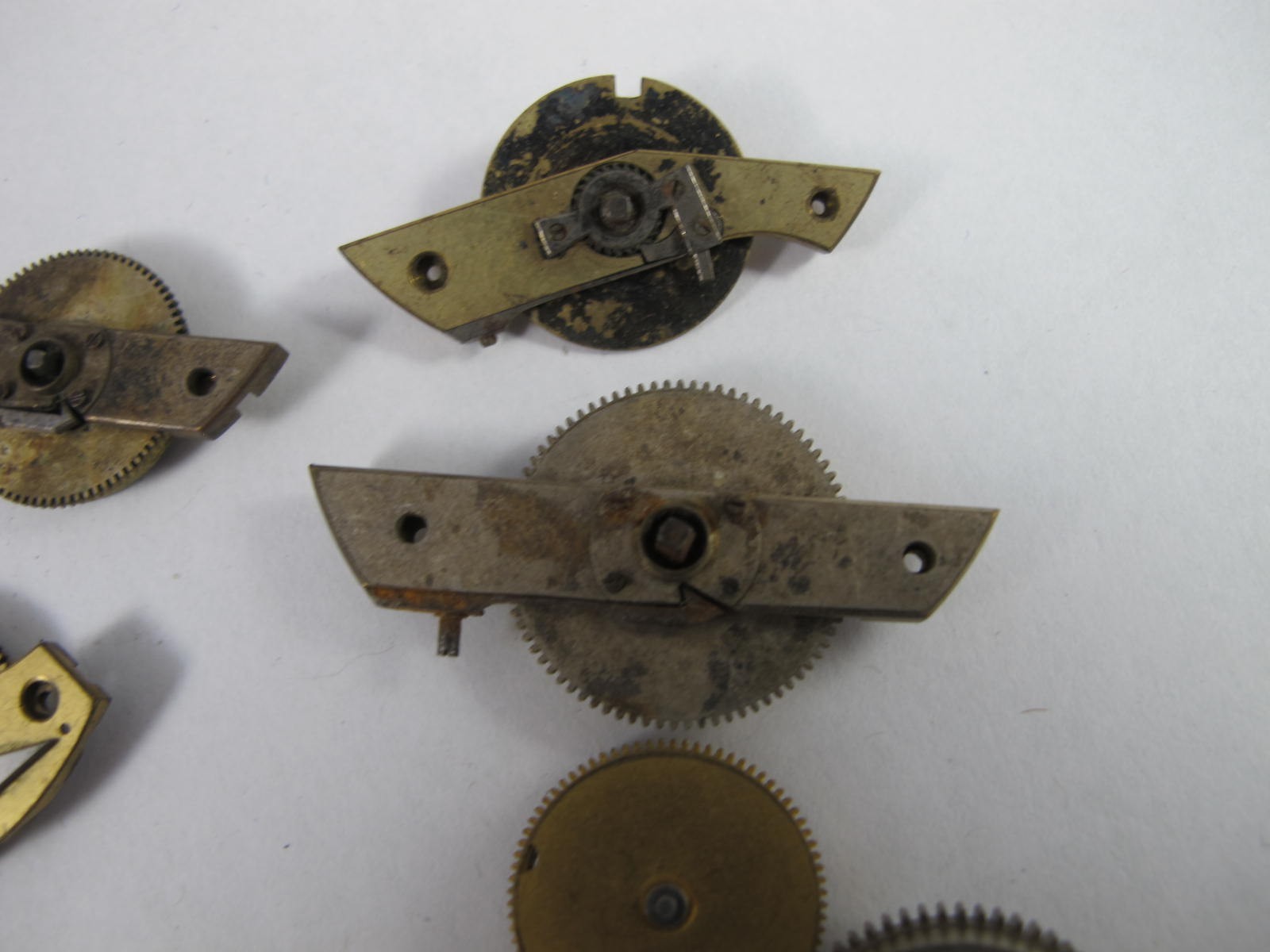 ANTIQUE GROUP OF MAINSPRING BARRELS AND BRIDGES FOR OLD POCKET WATCHES 89 PIECES