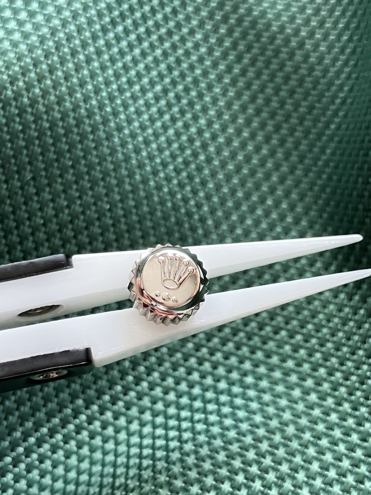 Genuine Rolex Submariner/Daytona 18k White Gold 7mm Crown. Preowned