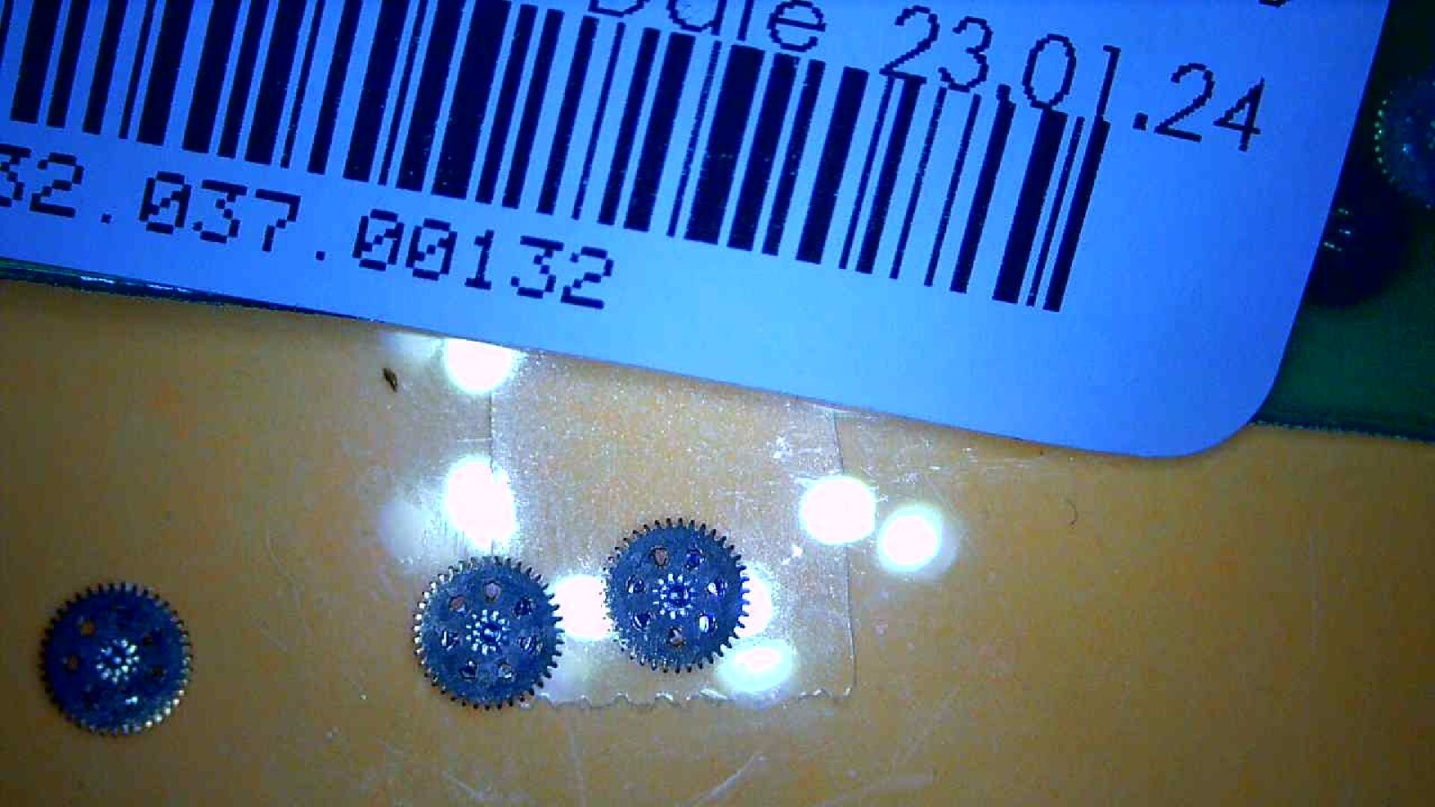 100% authentic from the Swiss Sellita factory, SW200-1 reversing wheel