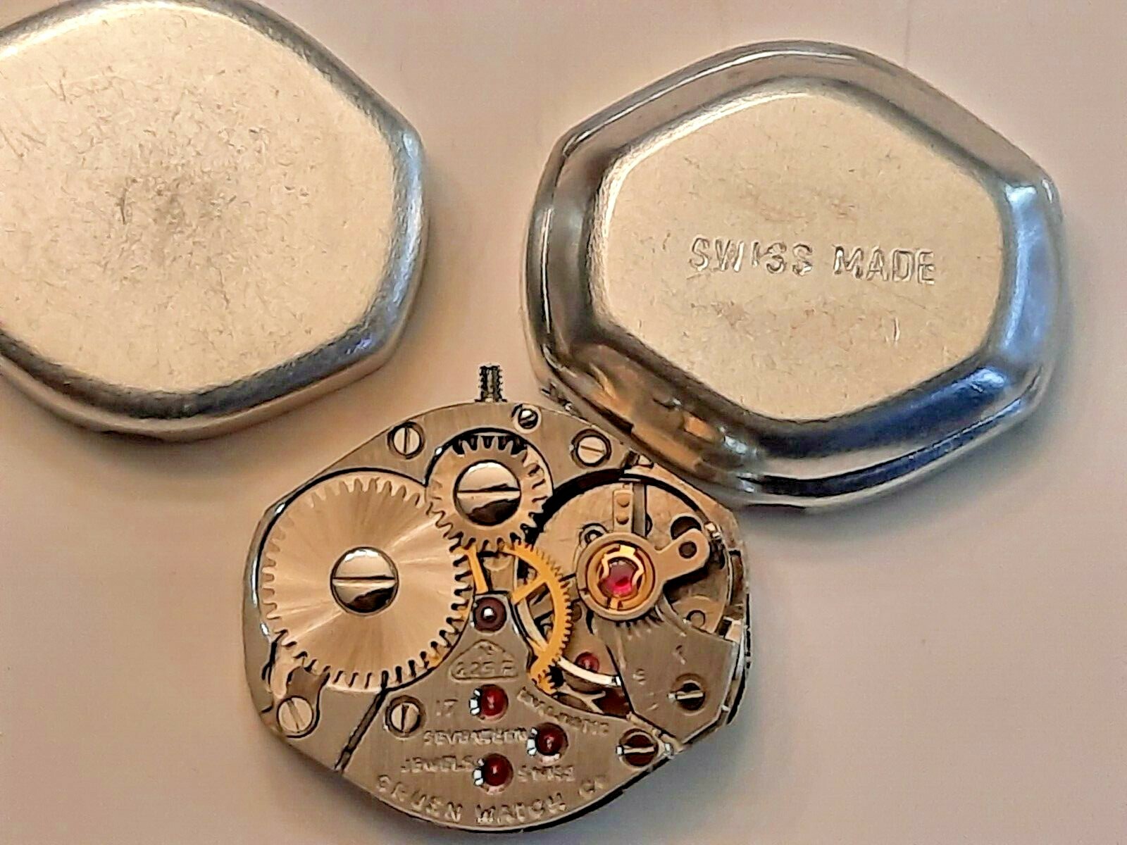 GRUEN 225R NOS movement w/dial & hands 17Jewel