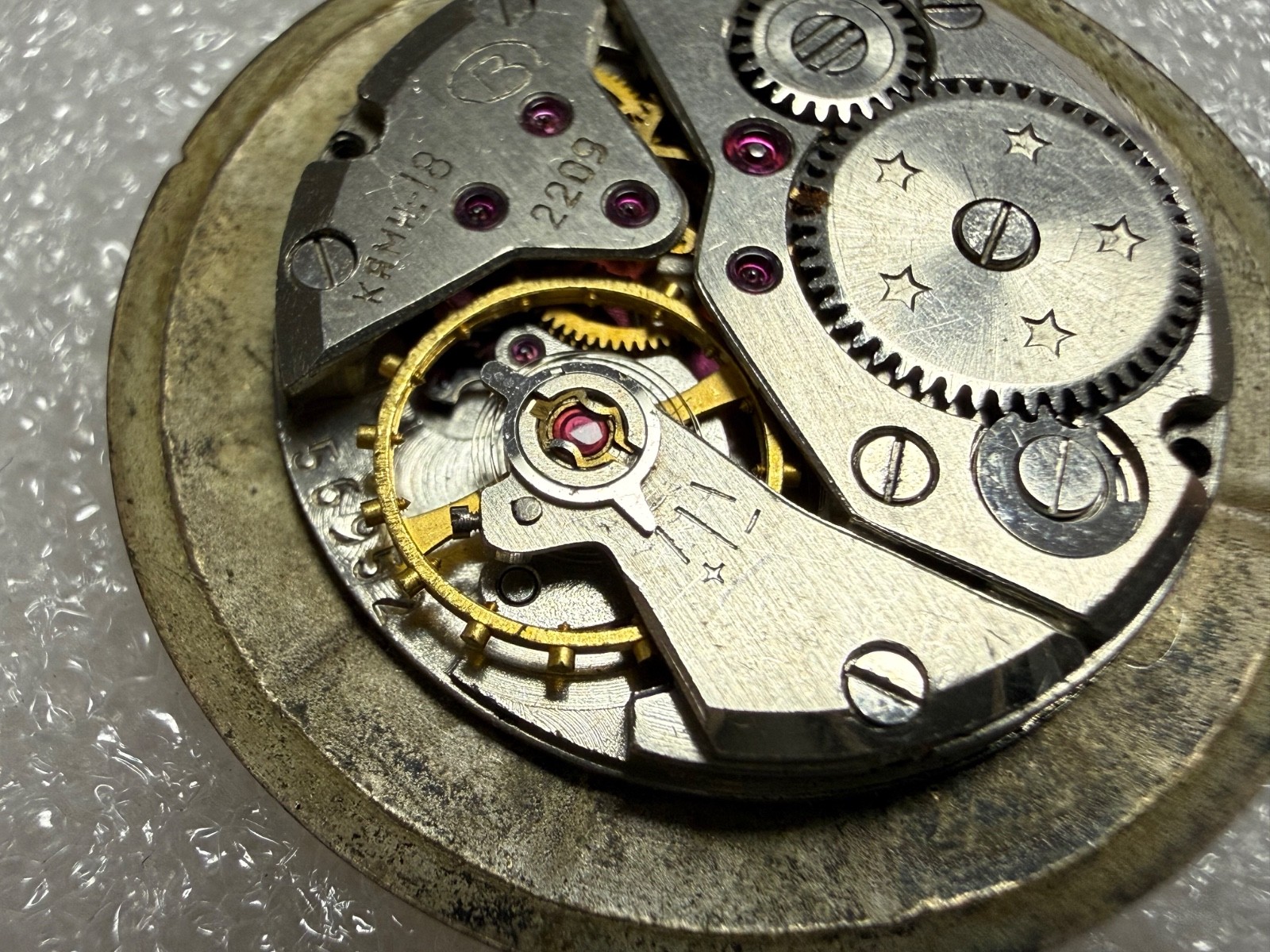VINTAGE Vostok Wostok Cal. 2209 USSR SOVIET watch Movement. FOR PARTS