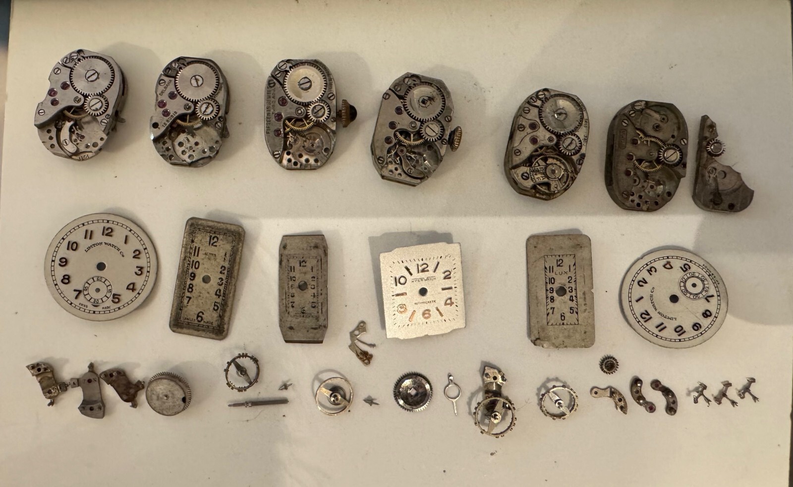 1 lot of spare parts and partial movements Eta 1201 and old calibers + various spare parts