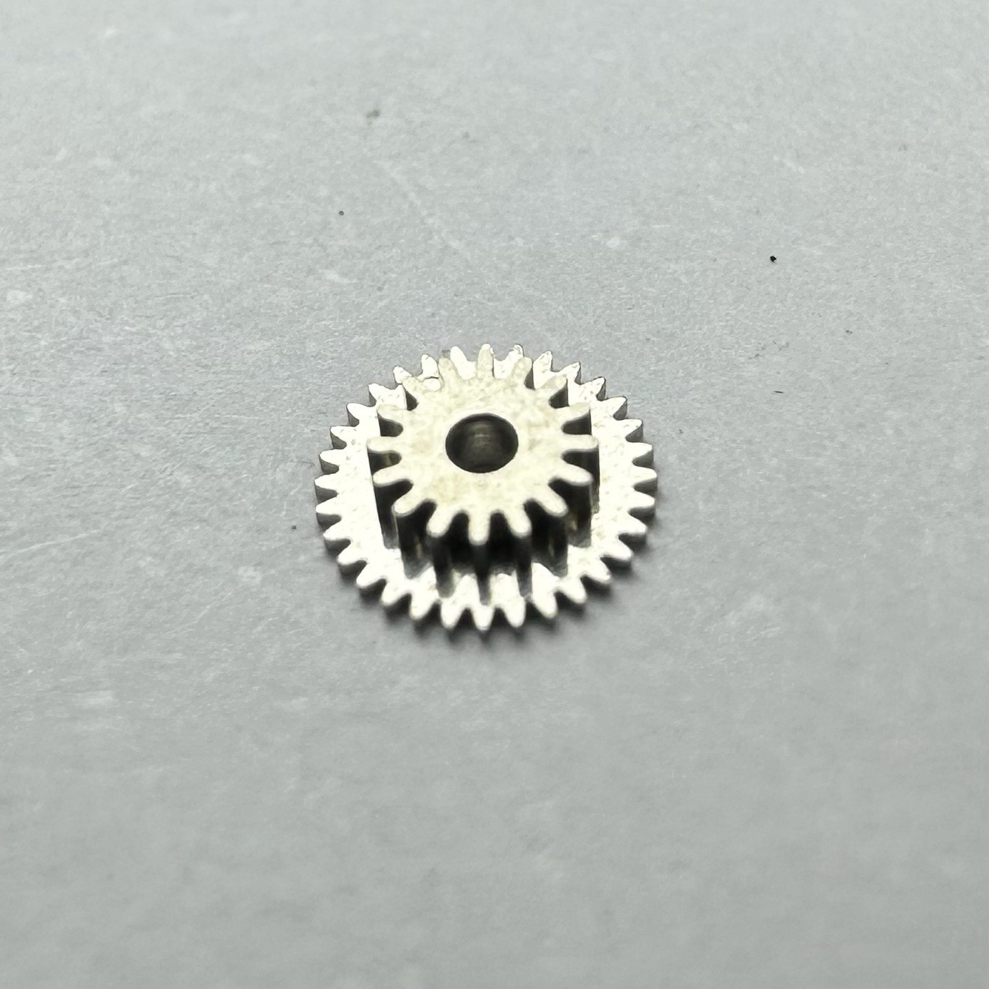 817005 NOS INTERMEDIATE DATE WHEEL FOR VINTAGE SEIKO 5206 5245 5246