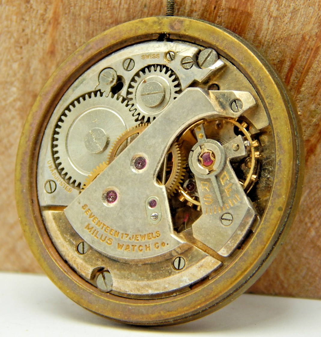 Vintage Milus 17 jewel men’s wrist watch movement with dial, hands and stem