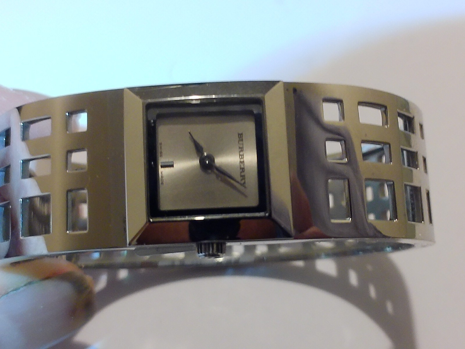 NOS Genuine LADIES BURBERRY watch, model BU4702, qtz swiss m/ment,