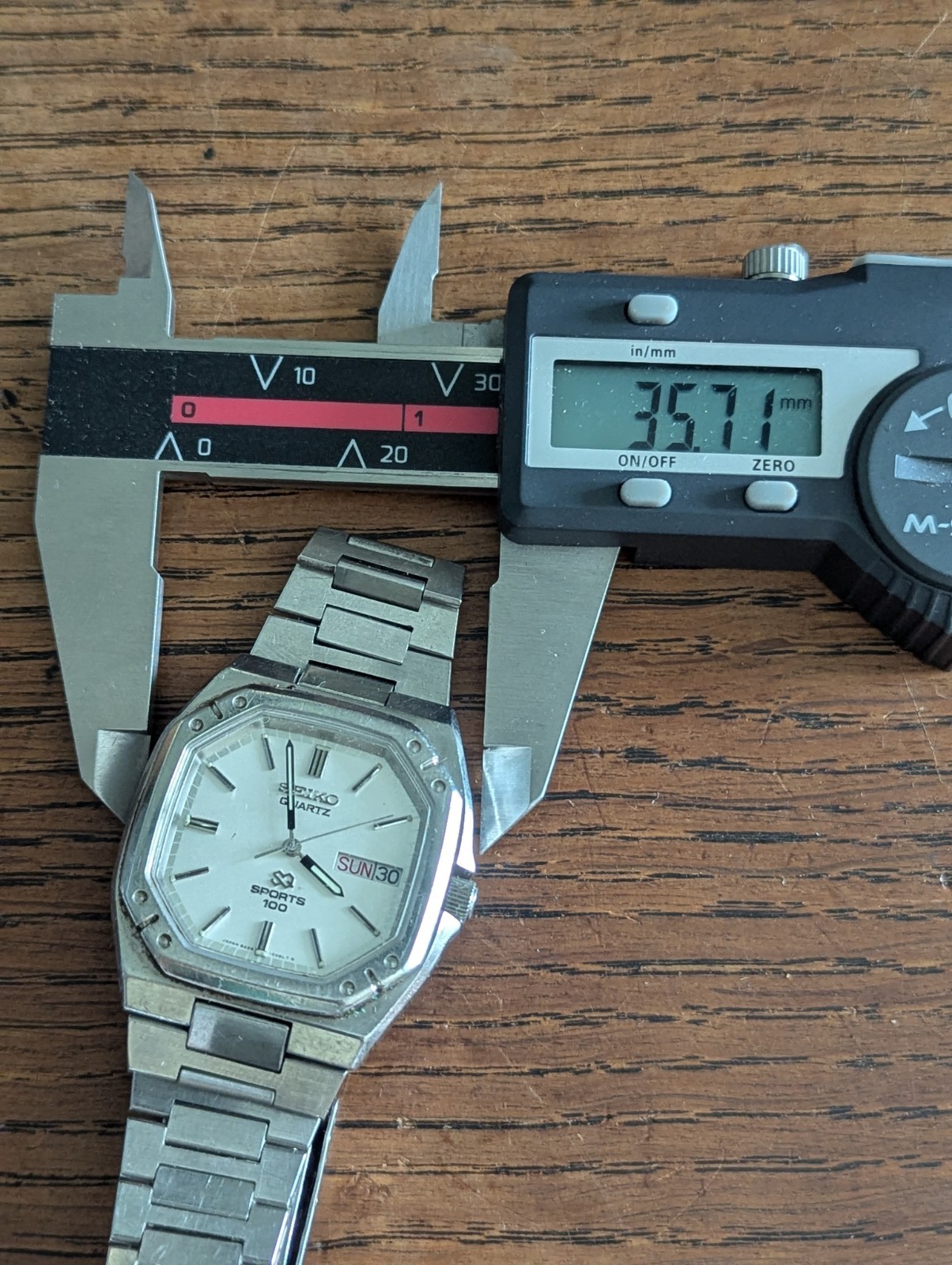 Seiko 8229-5030 Sports Watch Case/Dial/Hands for Parts / Project #S676